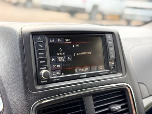 Used 2017 Dodge Grand Caravan SXT FWD image 13