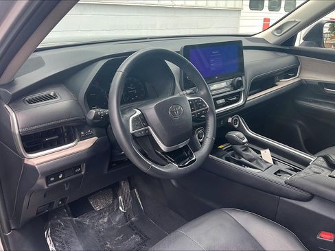 Used 2024 Toyota Grand Highlander AWD image 18
