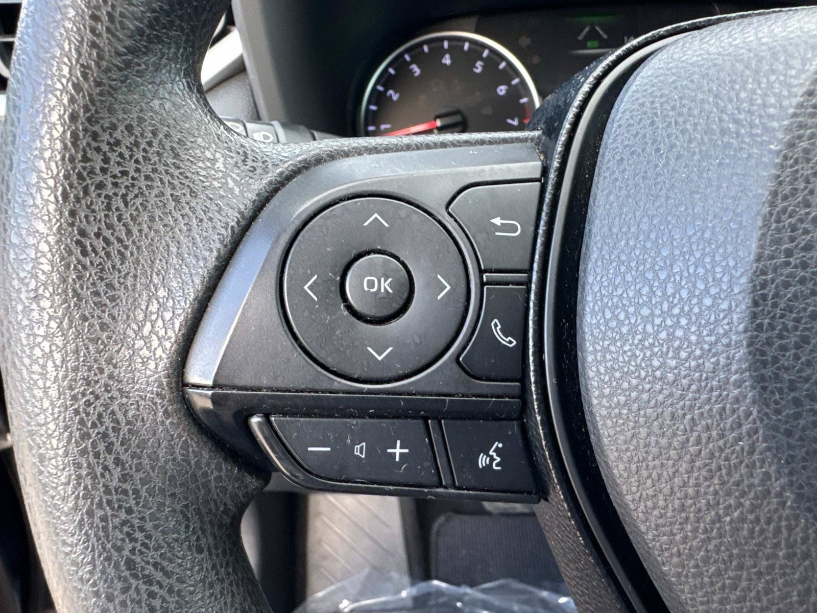 Used 2020 Toyota RAV4 XLE w/ Convenience Package FWD image 31