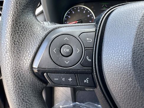 Used 2020 Toyota RAV4 XLE w/ Convenience Package FWD image 31