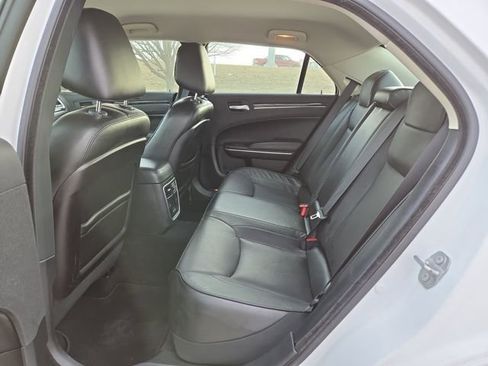 Used 2019 Chrysler 300 Limited image 29