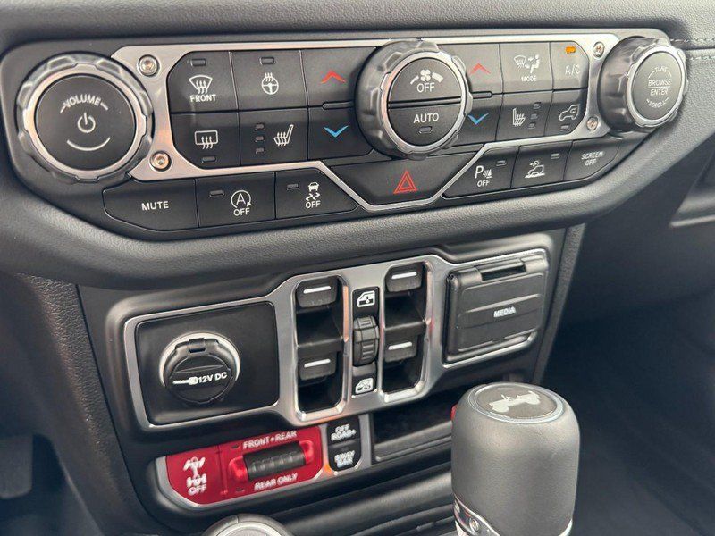 Used 2025 Jeep Wrangler Unlimited Rubicon AWD/4WD image 17