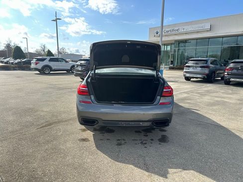 Used 2019 BMW 750i w/ Executive Package image 25