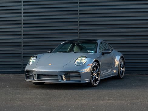 New 2026 Porsche 911 Carrera image 1