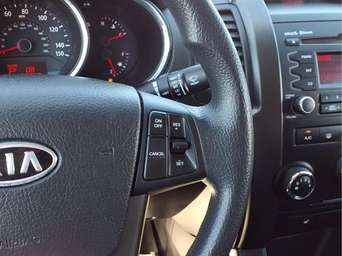 Used 2012 Kia Sorento LX w/ Convenience Pkg FWD image 10
