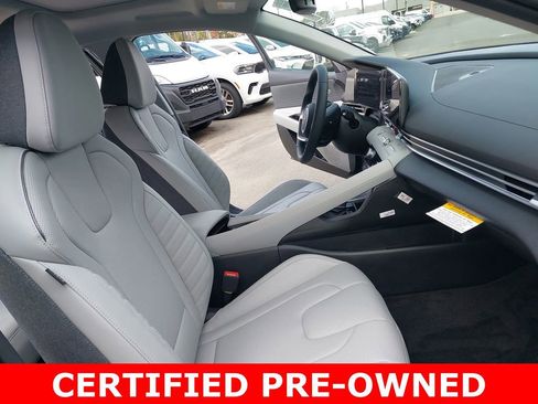 Used 2025 Hyundai Elantra Limited FWD image 10