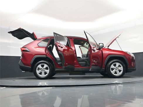 Used 2020 Toyota RAV4 XLE w/ Convenience Package image 31