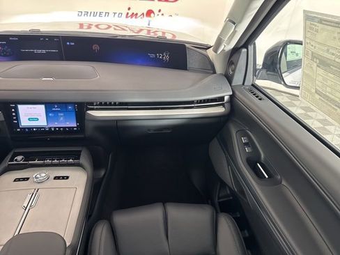 New 2025 Lincoln Navigator Reserve image 12