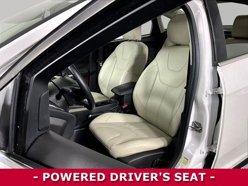 Used 2015 Ford Focus Titanium w/ Titanium Technology Package FWD image 21