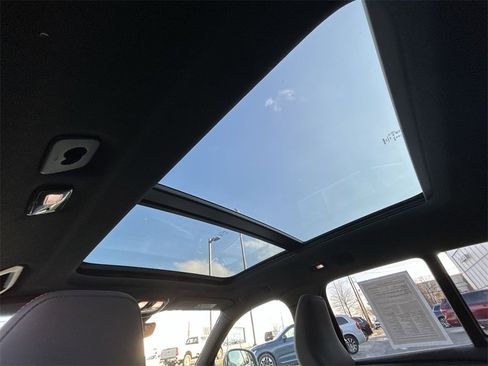 Certified 2024 Volvo XC40 B5 Plus image 24