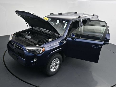 Used 2024 Toyota 4Runner SR5 AWD/4WD image 40