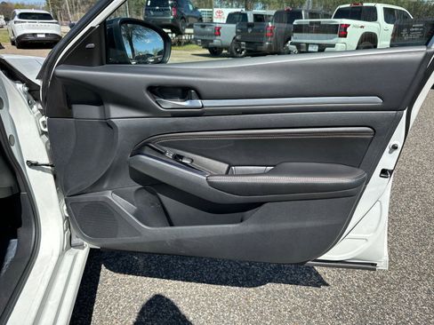 Certified 2023 Nissan Altima 2.0 SR FWD image 12