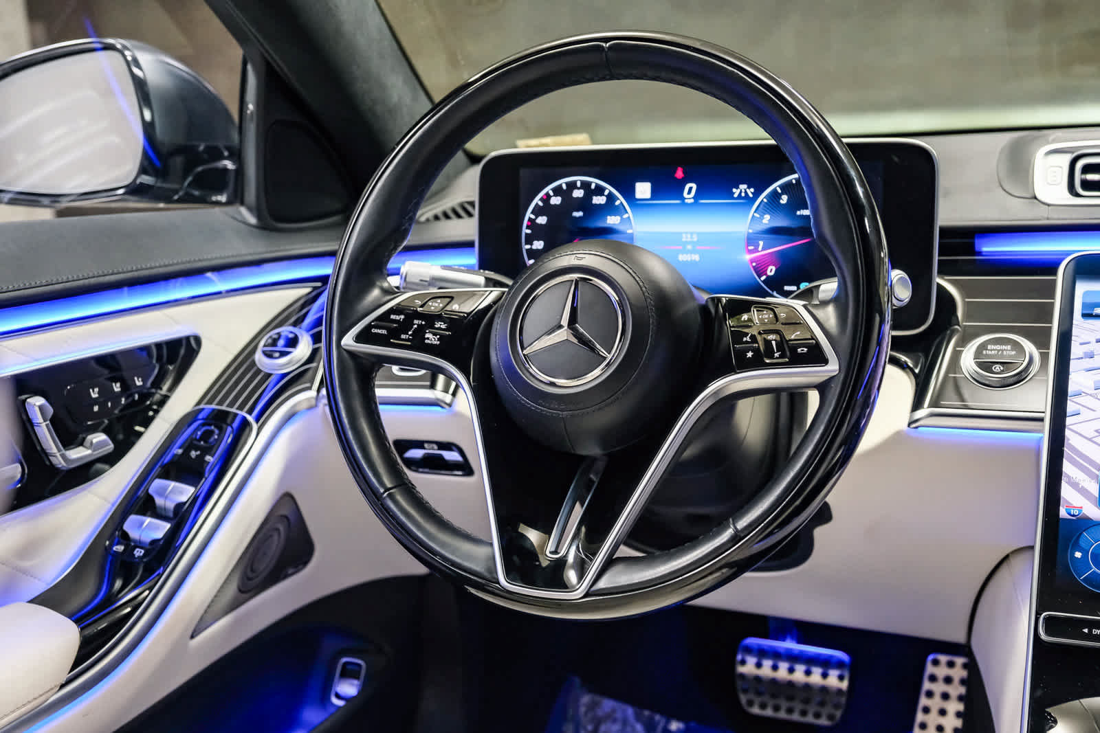 Used 2022 Mercedes-Benz S 580 4MATIC Sedan w/ AMG Line Package image 19
