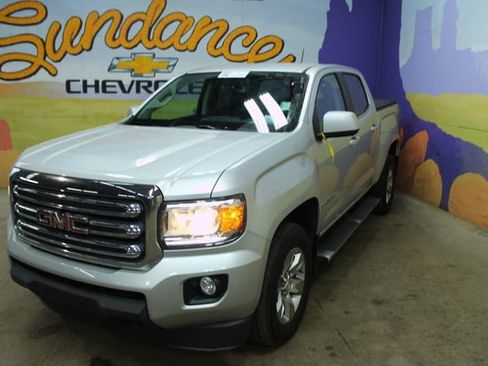 Used 2018 GMC Canyon SLE w/ SLE Convenience Package image 4