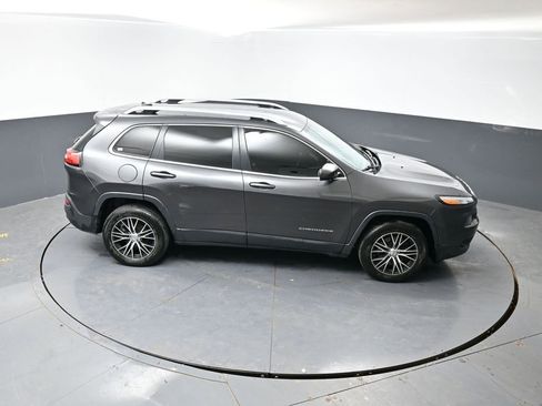 Used 2016 Jeep Cherokee Latitude image 12