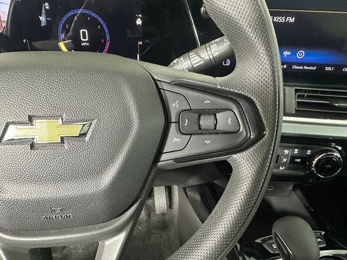 Used 2024 Chevrolet Trax LT FWD image 14