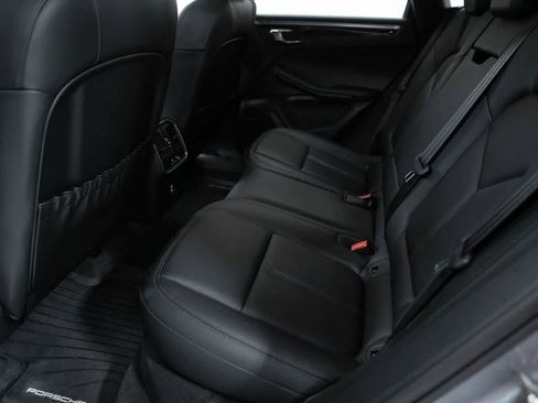 Certified 2026 Porsche Macan AWD/4WD image 35