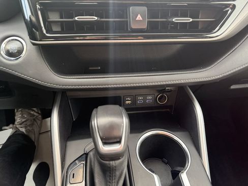 Used 2022 Toyota Highlander XLE AWD/4WD image 35