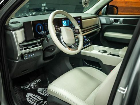 Used 2025 Hyundai Santa Fe SEL AWD/4WD image 9