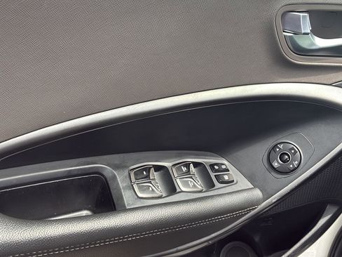 Used 2019 Hyundai Santa Fe XL SE AWD/4WD image 10