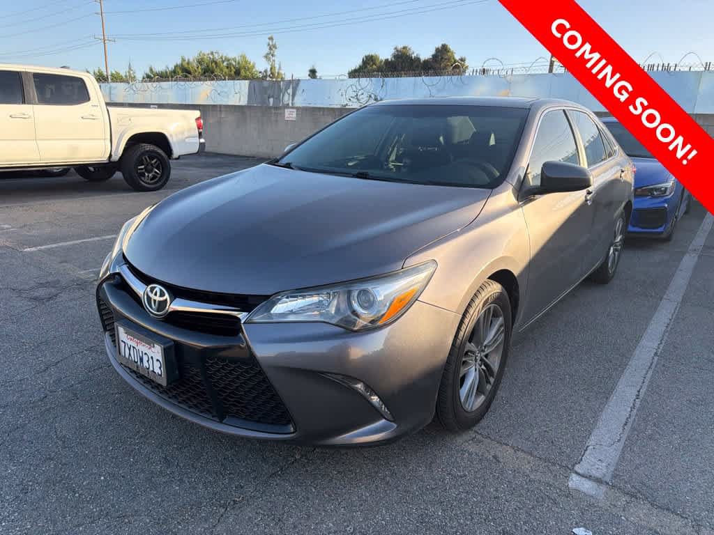 Used 2017 Toyota Camry SE w/ Moonroof Package FWD image 3
