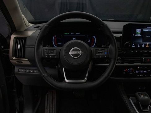 Used 2024 Nissan Pathfinder Platinum w/ Cargo Package image 28