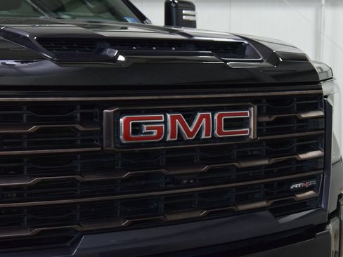 Used 2024 GMC Sierra 2500 AT4X AWD/4WD image 11