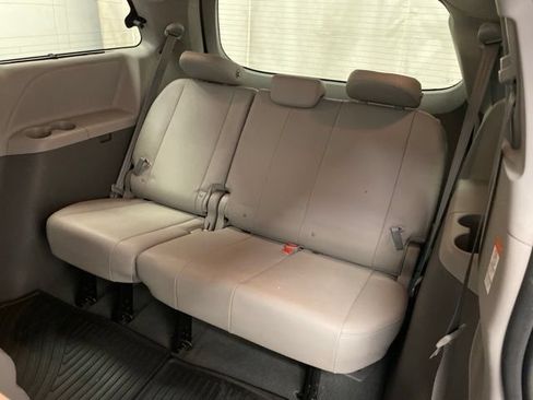 Used 2020 Toyota Sienna XLE w/ XLE Navigation Package AWD/4WD image 21