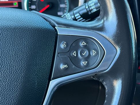 Used 2021 Chevrolet Traverse Premier image 35