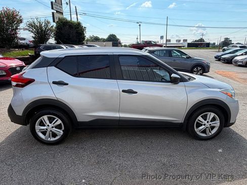 Used 2018 Nissan Kicks S FWD image 4