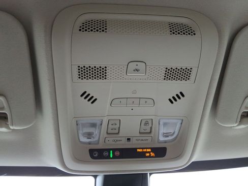 Used 2025 Cadillac XT5 Premium Luxury w/ Technology Package AWD/4WD image 18