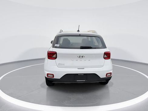 Used 2024 Hyundai Venue SEL image 7