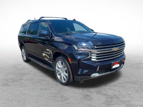 Used 2024 Chevrolet Suburban High Country AWD/4WD image 3