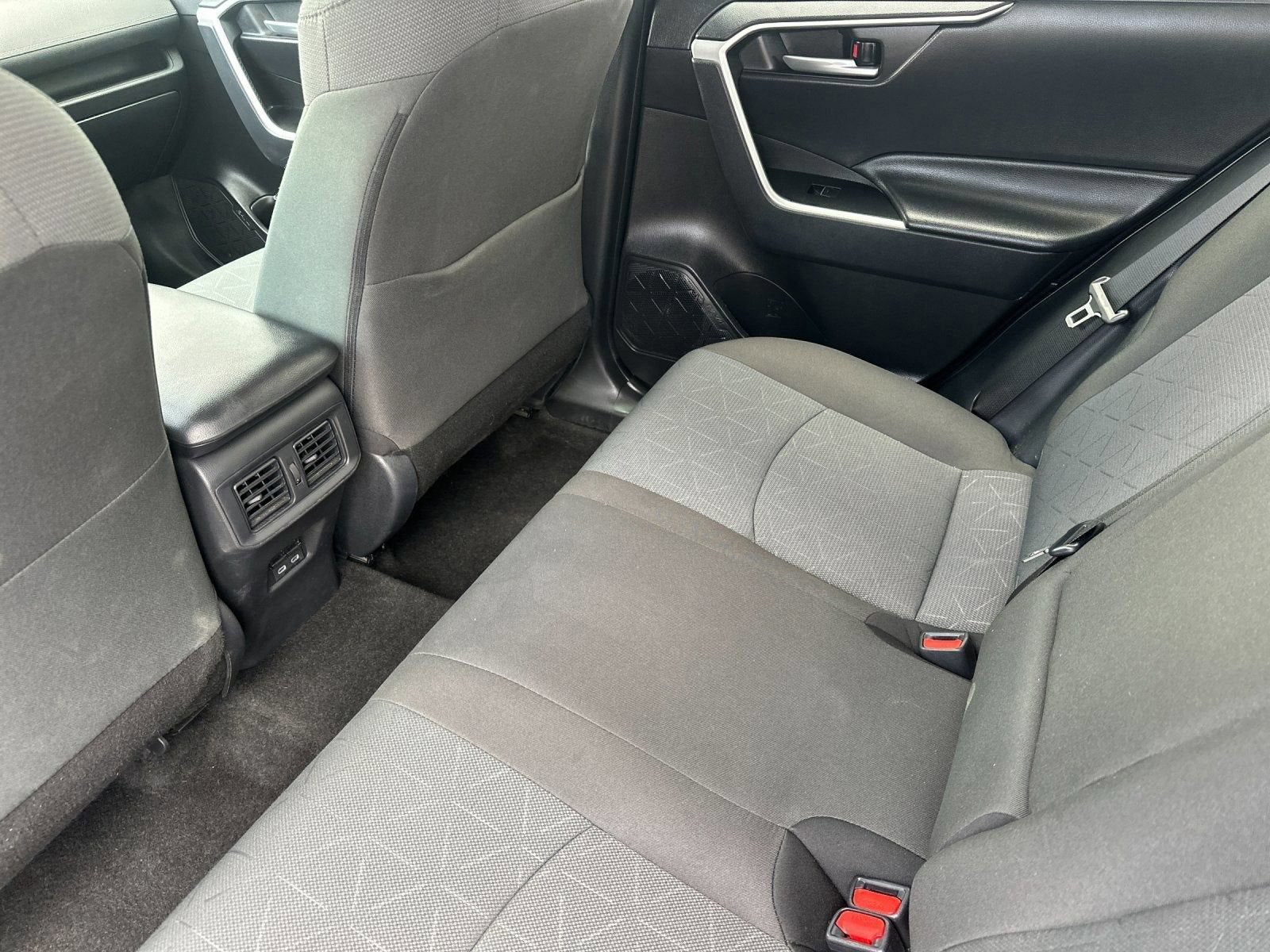 Used 2025 Toyota RAV4 XLE AWD/4WD image 12