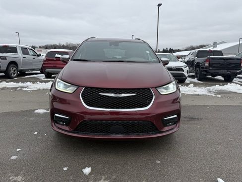 Used 2021 Chrysler Pacifica Limited image 2