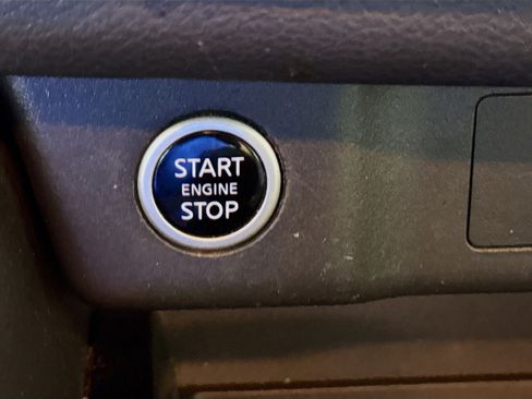 Used 2022 Nissan Rogue SV FWD image 21