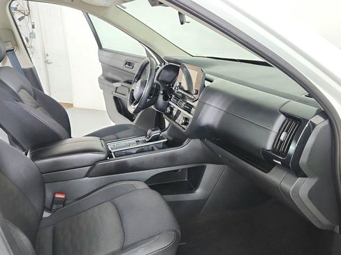 Certified 2025 Nissan Pathfinder SV FWD image 26