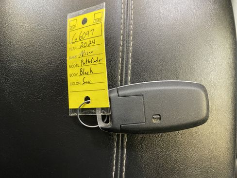 Used 2024 Nissan Pathfinder SL image 46