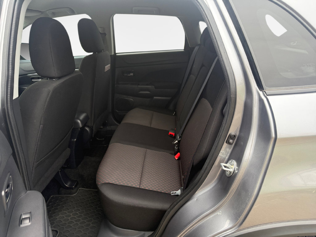 Used 2017 Mitsubishi Outlander Sport SE AWD/4WD image 24