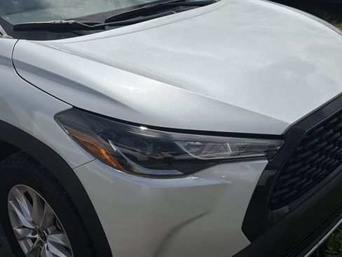 Used 2025 Toyota Corolla Cross LE FWD image 2