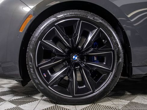 Used 2025 BMW 760i xDrive w/ Executive Package AWD/4WD image 40