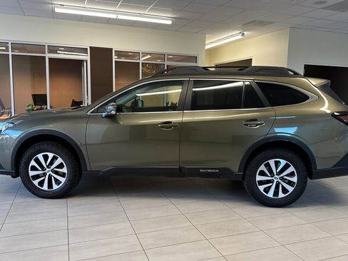 Used 2022 Subaru Outback Premium image 7