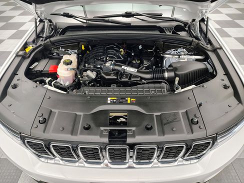 Used 2024 Jeep Grand Cherokee Limited image 17