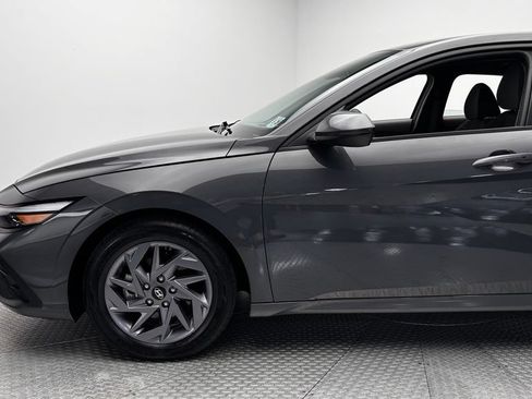 Used 2024 Hyundai Elantra SEL FWD image 5