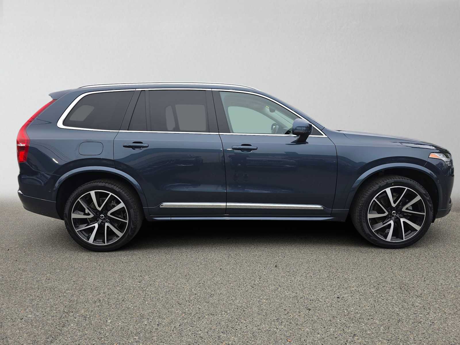 Certified 2023 Volvo XC90 B6 Plus w/ Protection Package Premier AWD/4WD image 3