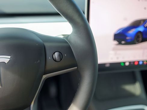 Used 2023 Tesla Model Y Long Range AWD/4WD image 12