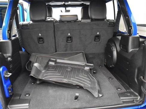 Used 2023 Jeep Wrangler Unlimited Sahara image 10