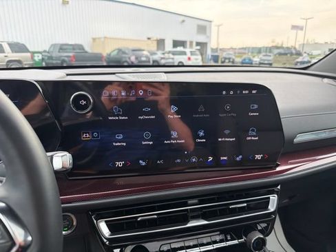 Used 2026 Chevrolet Traverse Z71 w/ Enhanced Driving Package AWD/4WD image 32