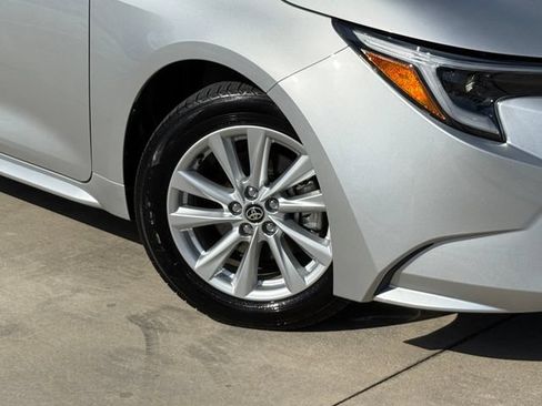 Used 2025 Toyota Corolla XLE FWD image 2