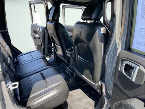 Used 2022 Jeep Wrangler Unlimited Sahara AWD/4WD image 17